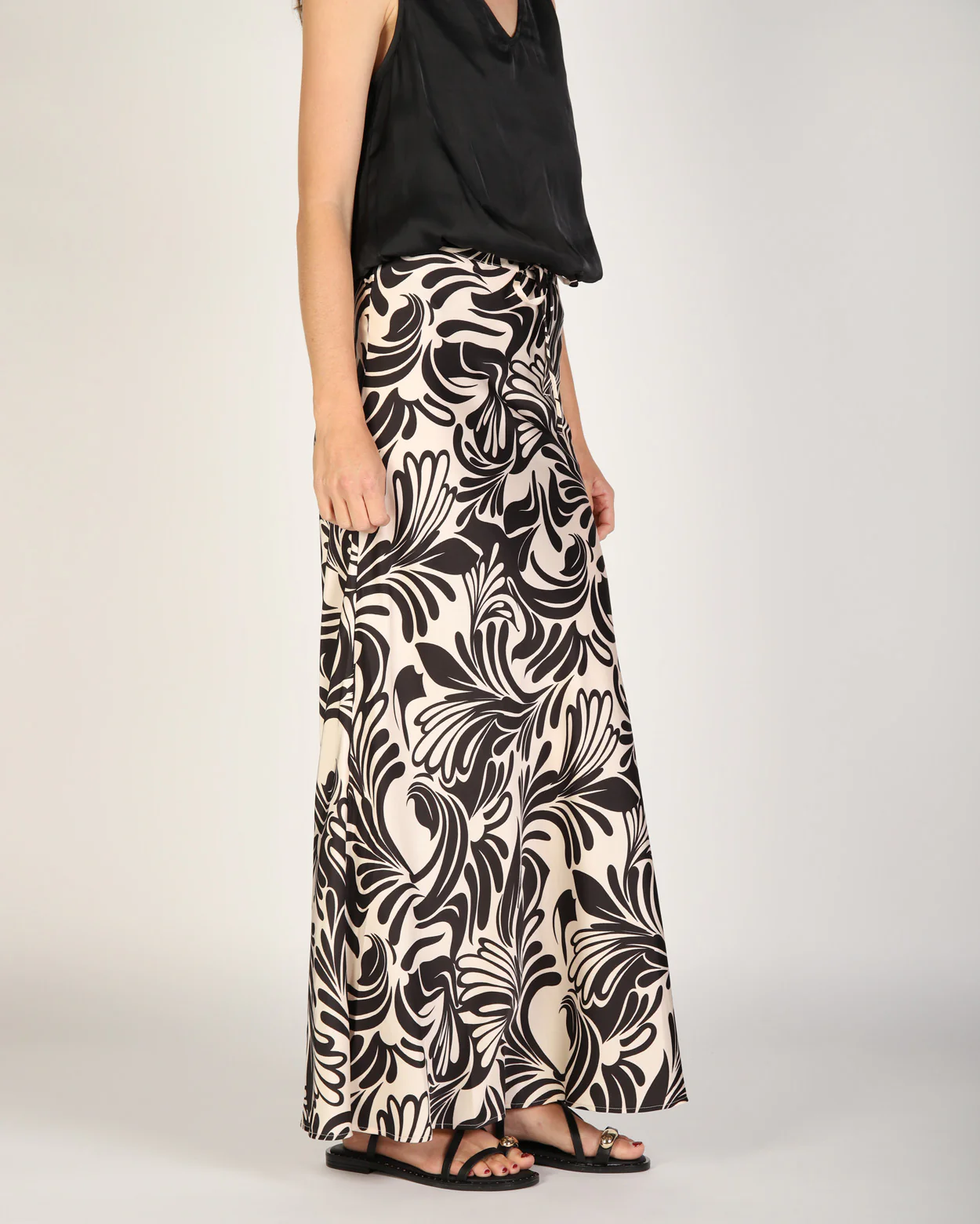 Bloom Skirt - White / Black - Image 3
