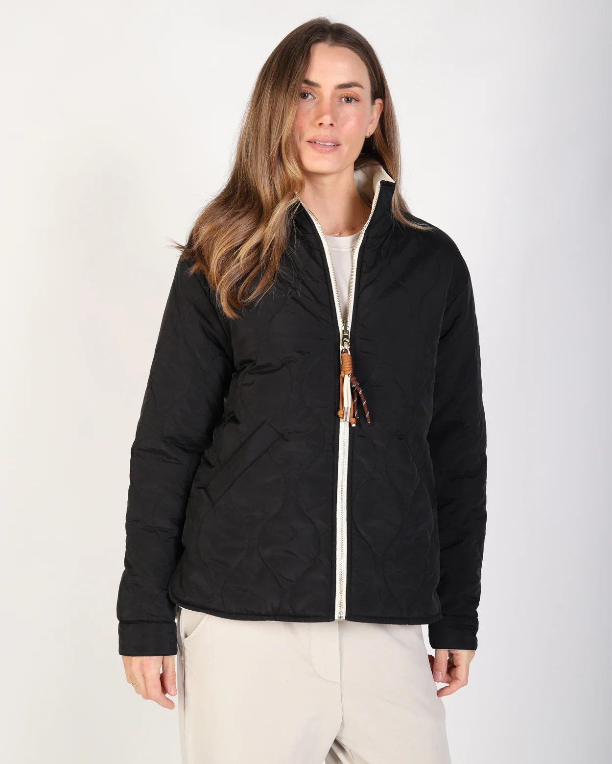 Elma Puffer Jacket - Black / Cream - Image 2