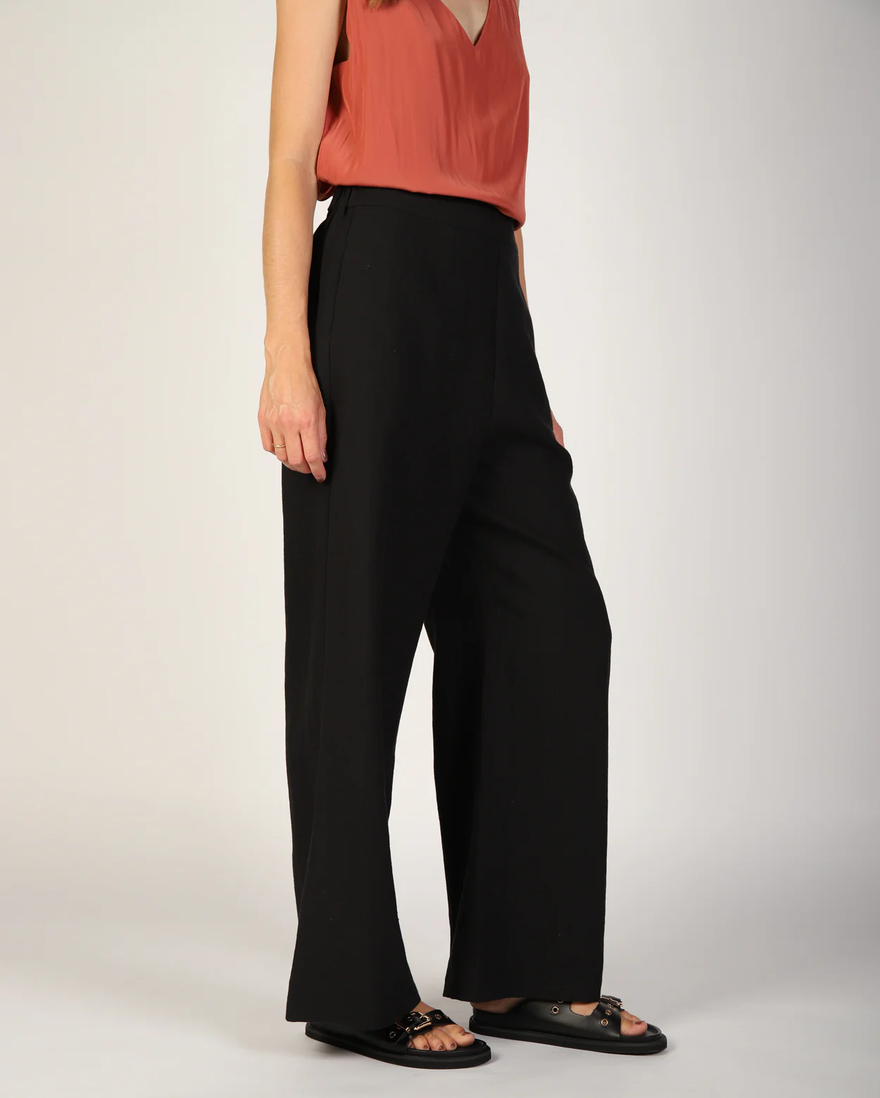 Laura Pant  - Black - Image 3